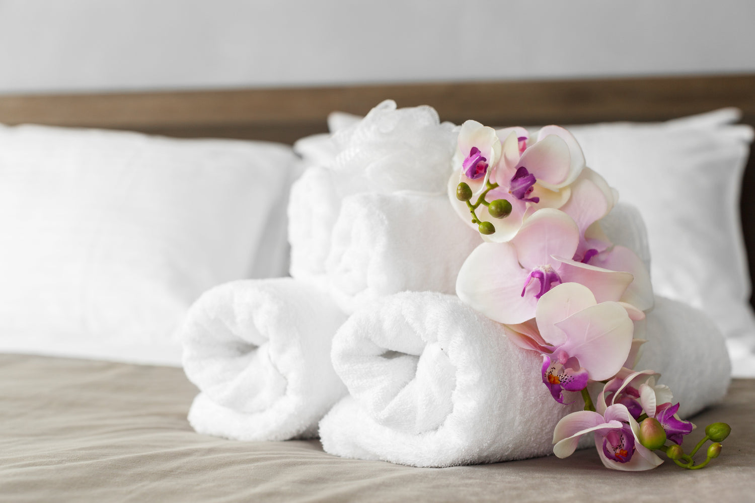 A collection of soft hotel towels and face cloths