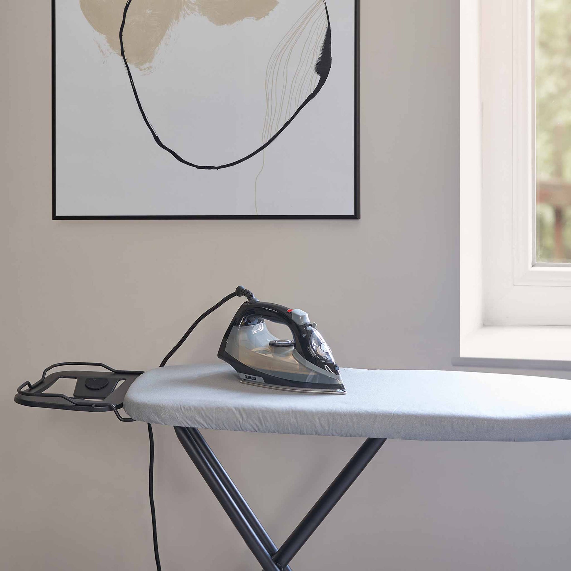 Corby Sherwood 1600 watt steam iron in hotel room